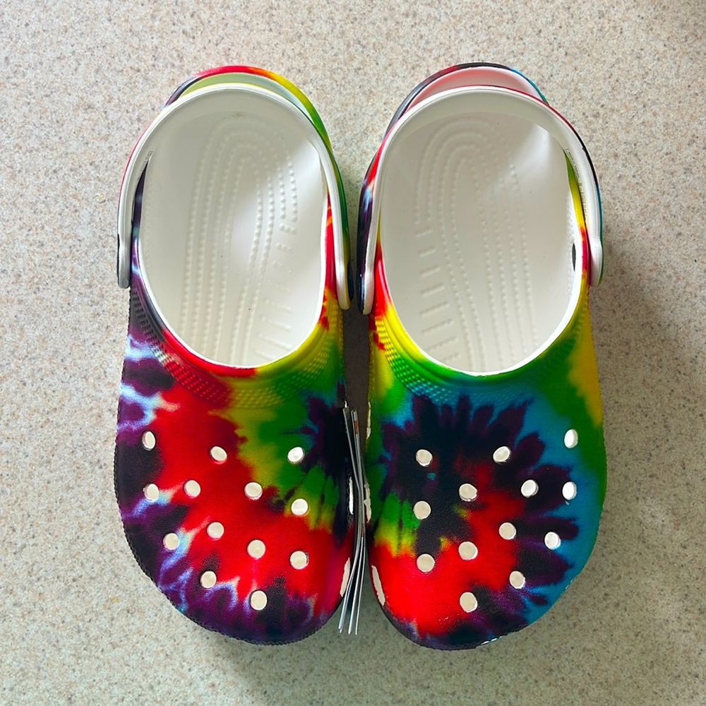 Big Kids Size 3 crocs classic tie dye rainbow NWT